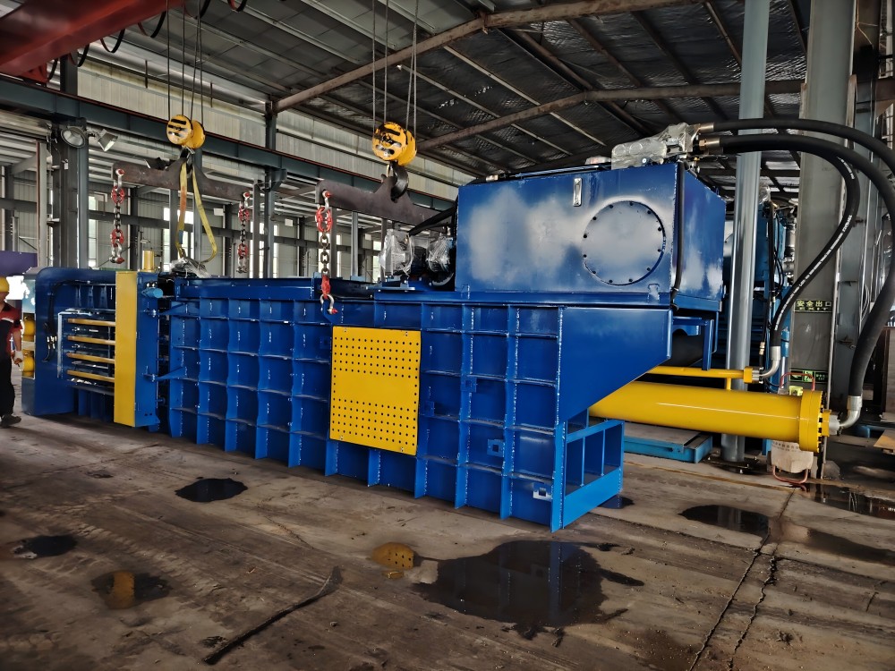 A fully automatic horizontal waste paper baler offers high productivity, consistent bale quality, reduced labor, and improved safety. It automates the entire baling process, saving time and costs, making it ideal for large-scale recycling operations.