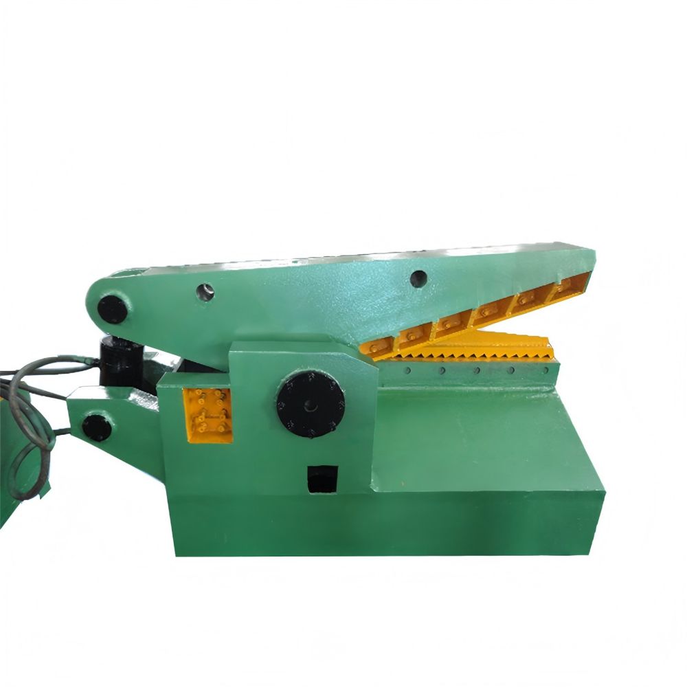 Hydraulic scrap metal shear efficiently cutting scrap metal in a recycling facility