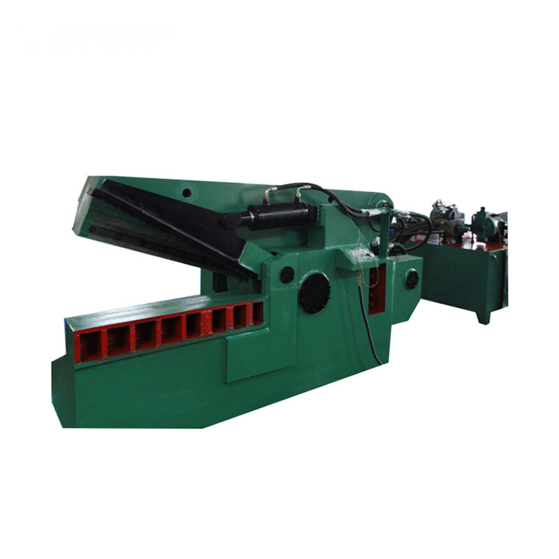 Hydraulic scrap metal shear efficiently cutting scrap metal in a recycling facility